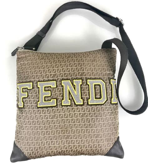 tracolla fendi fals|Cartelle e borsa a tracolla di FENDI da donna .